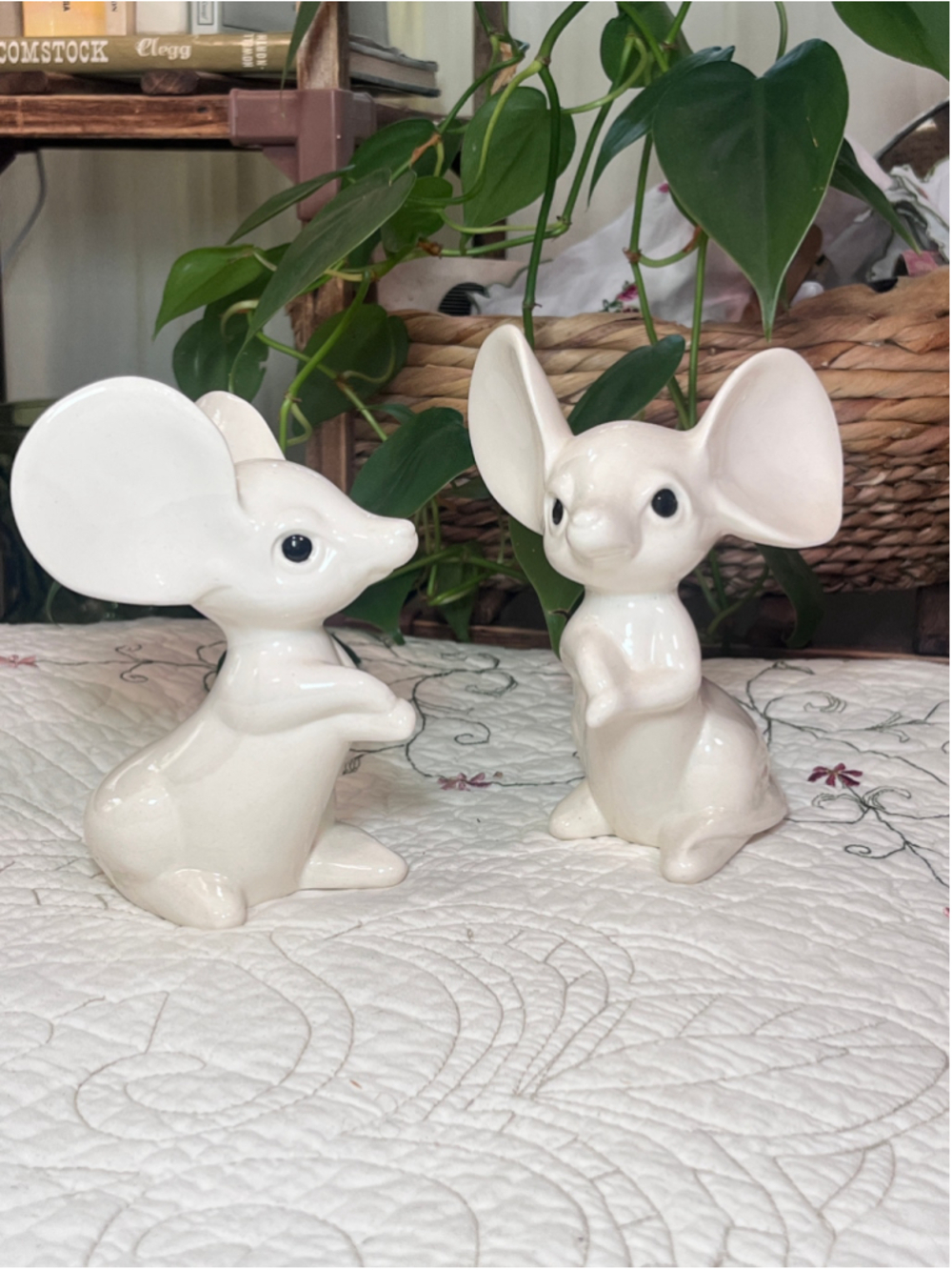 Vintage White Ceramic Mouse Figurines - Set of 2 - Picture 2 of 10